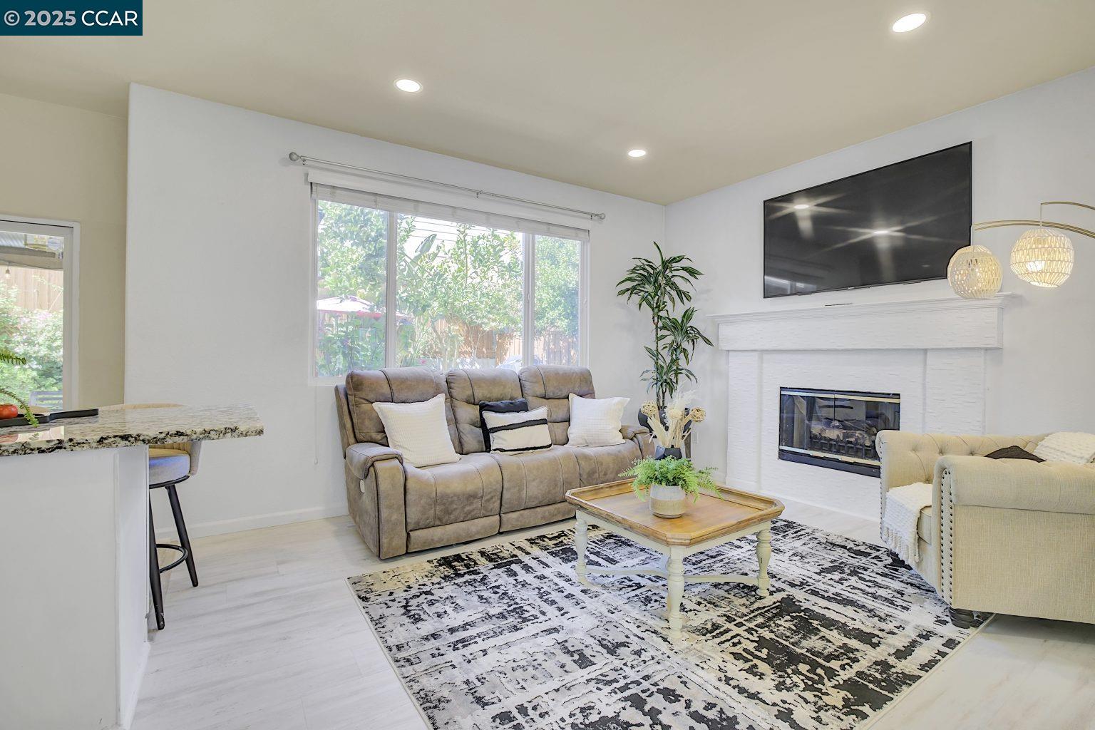 Detail Gallery Image 6 of 28 For 318 Bentley Ct, Pacheco,  CA 94553 - 4 Beds | 2/1 Baths