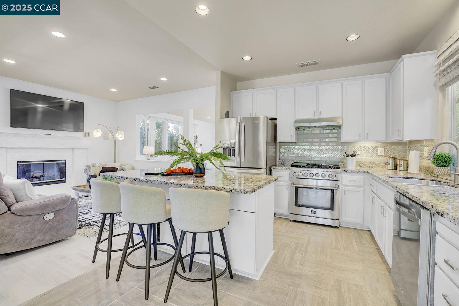 Detail Gallery Image 8 of 28 For 318 Bentley Ct, Pacheco,  CA 94553 - 4 Beds | 2/1 Baths