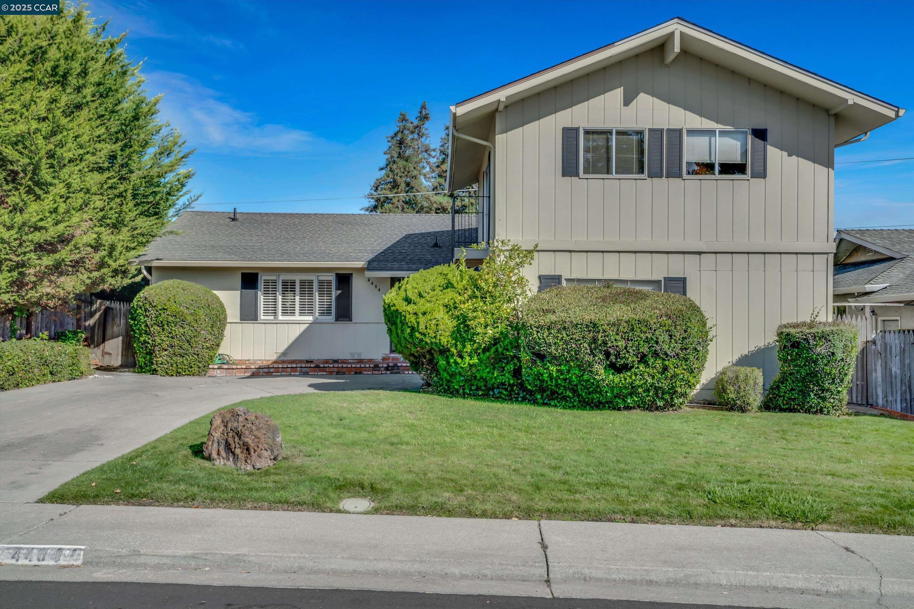 Detail Gallery Image 2 of 30 For 4404 Meadowbrook Dr, Richmond,  CA 94803 - 3 Beds | 2 Baths