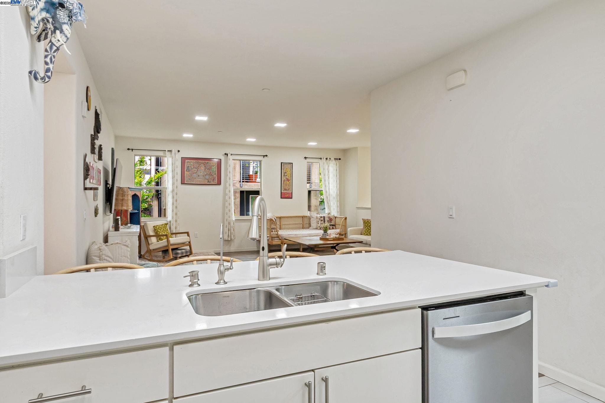 Detail Gallery Image 13 of 38 For 223 William Manly St #1,  San Jose,  CA 95136 - 3 Beds | 3 Baths