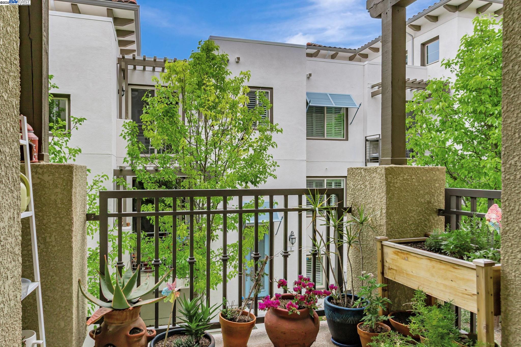 Detail Gallery Image 27 of 38 For 223 William Manly St #1,  San Jose,  CA 95136 - 3 Beds | 3 Baths