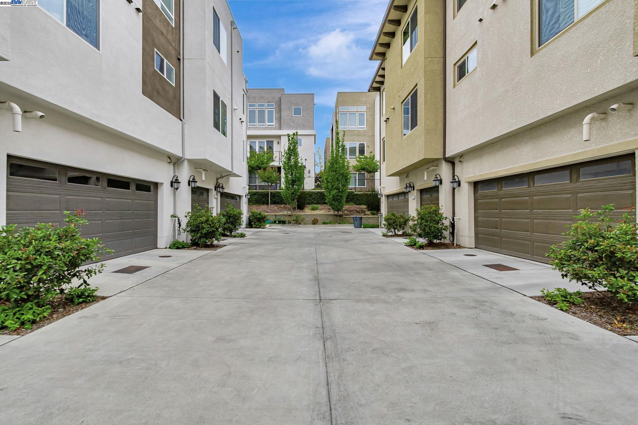 Detail Gallery Image 30 of 38 For 223 William Manly St #1,  San Jose,  CA 95136 - 3 Beds | 3 Baths
