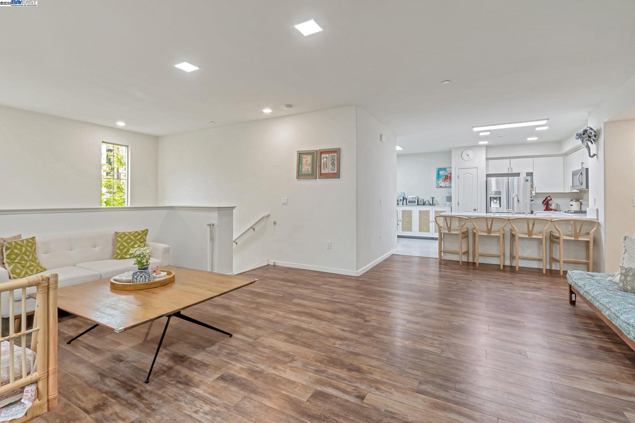 Detail Gallery Image 8 of 38 For 223 William Manly St #1,  San Jose,  CA 95136 - 3 Beds | 3 Baths