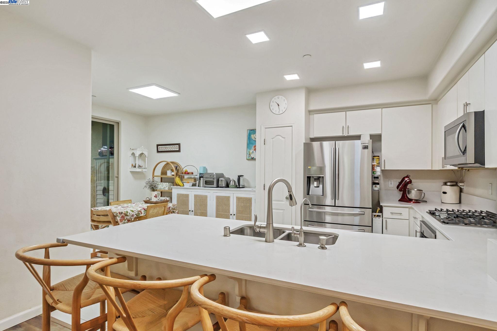 Detail Gallery Image 10 of 38 For 223 William Manly St #1,  San Jose,  CA 95136 - 3 Beds | 3 Baths