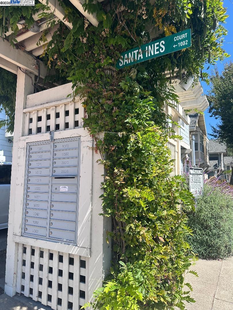 Detail Gallery Image 11 of 33 For 1021 Santa Ines Ct, Oakland,  CA 94601 - 3 Beds | 2 Baths