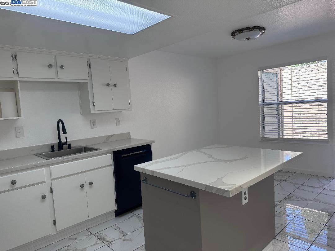 Detail Gallery Image 18 of 33 For 1021 Santa Ines Ct, Oakland,  CA 94601 - 3 Beds | 2 Baths
