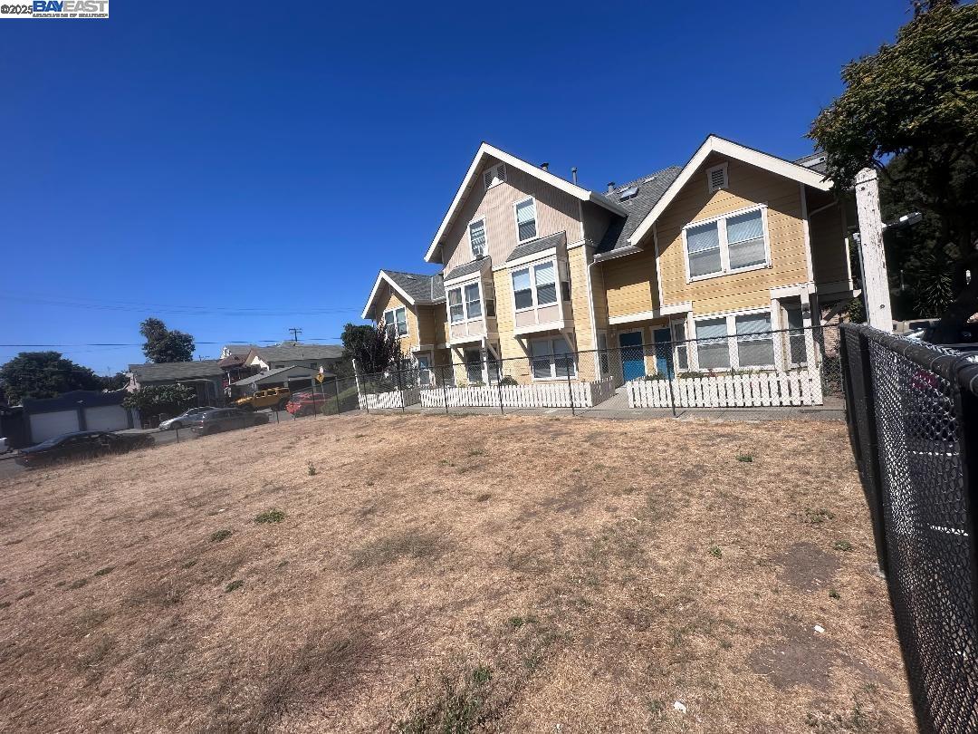 Detail Gallery Image 5 of 33 For 1021 Santa Ines Ct, Oakland,  CA 94601 - 3 Beds | 2 Baths