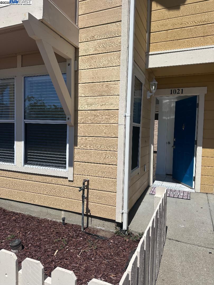 Detail Gallery Image 8 of 33 For 1021 Santa Ines Ct, Oakland,  CA 94601 - 3 Beds | 2 Baths