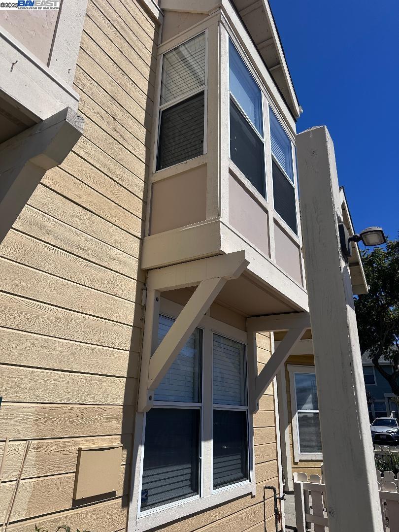 Detail Gallery Image 9 of 33 For 1021 Santa Ines Ct, Oakland,  CA 94601 - 3 Beds | 2 Baths