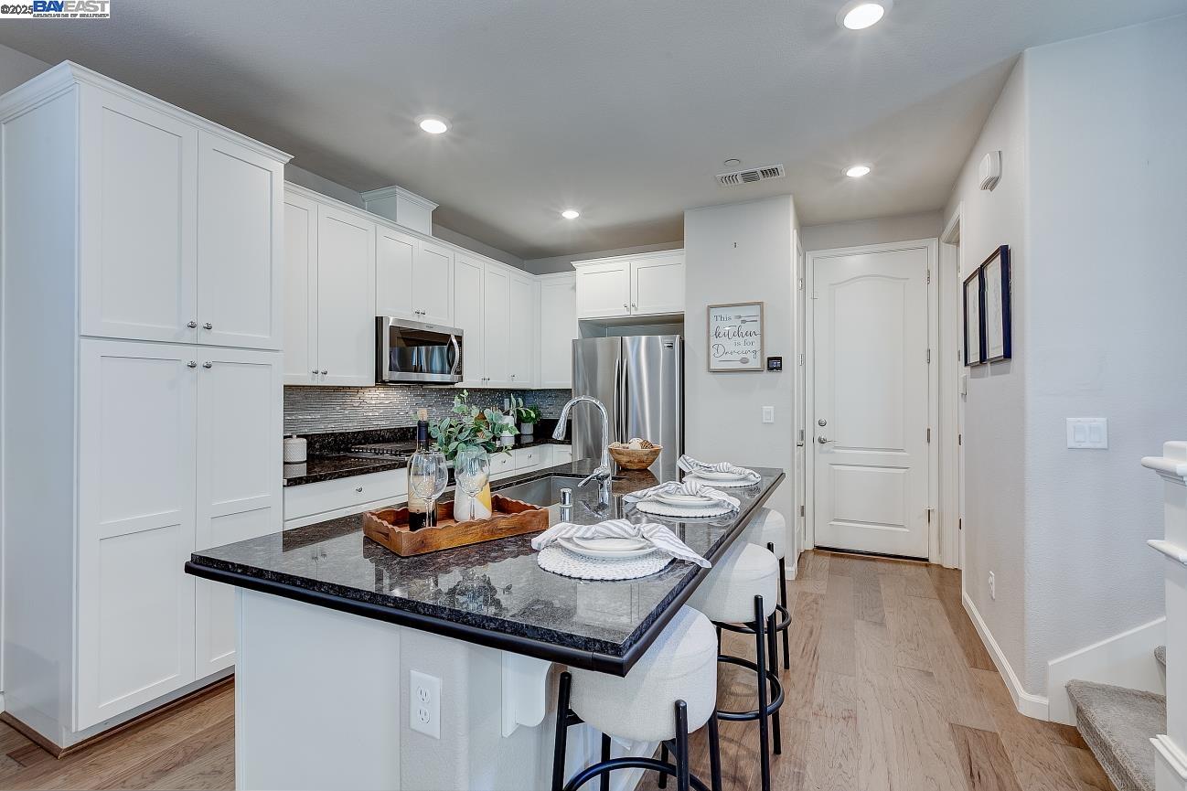Detail Gallery Image 12 of 44 For 1513 Sylvia St, Hayward,  CA 94545 - 3 Beds | 2/1 Baths