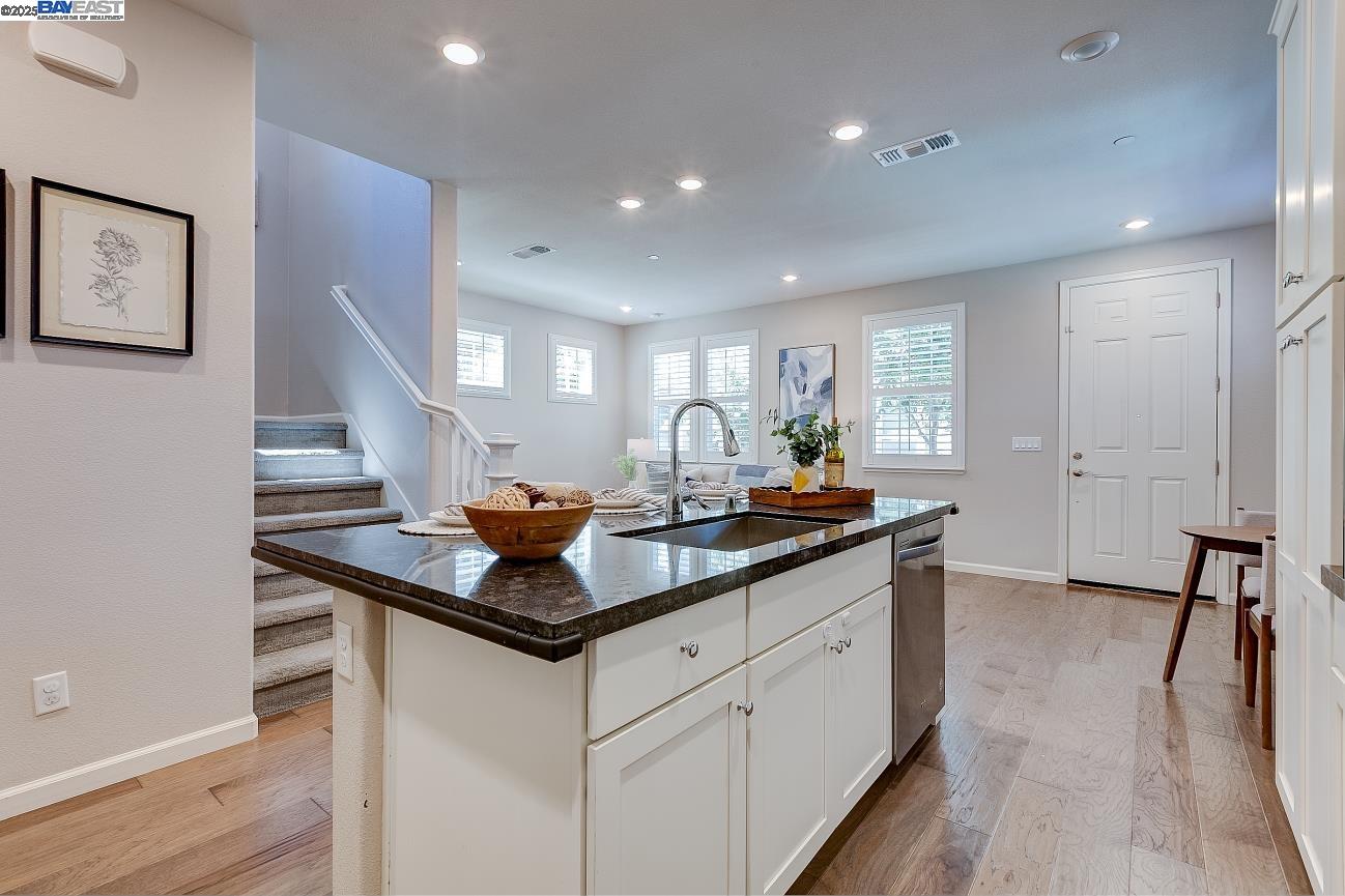 Detail Gallery Image 16 of 44 For 1513 Sylvia St, Hayward,  CA 94545 - 3 Beds | 2/1 Baths