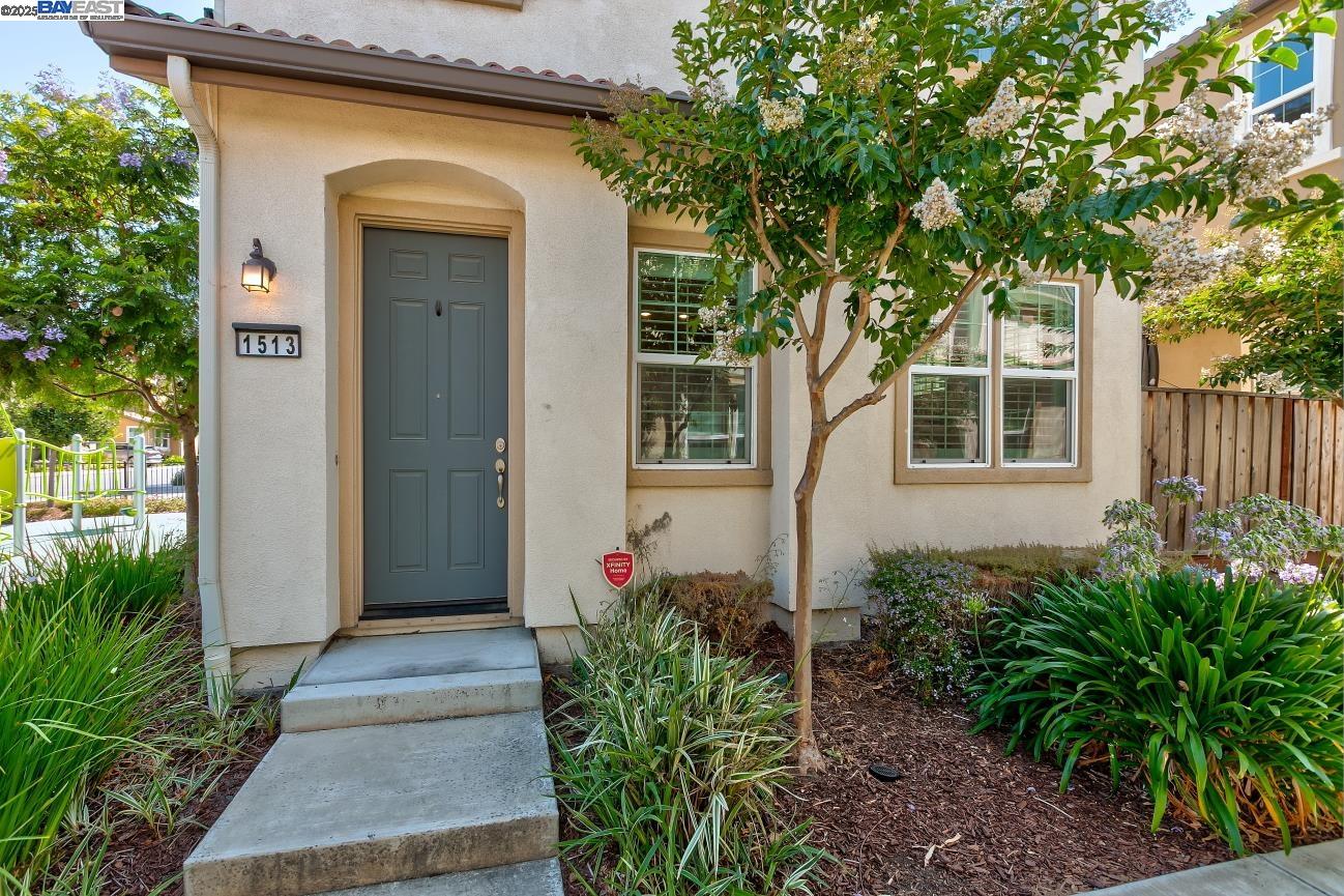 Detail Gallery Image 3 of 44 For 1513 Sylvia St, Hayward,  CA 94545 - 3 Beds | 2/1 Baths
