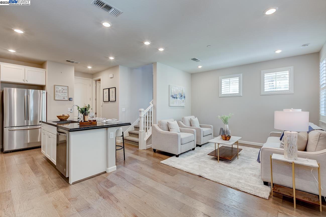 Detail Gallery Image 4 of 44 For 1513 Sylvia St, Hayward,  CA 94545 - 3 Beds | 2/1 Baths