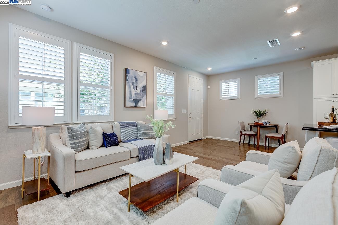 Detail Gallery Image 7 of 44 For 1513 Sylvia St, Hayward,  CA 94545 - 3 Beds | 2/1 Baths