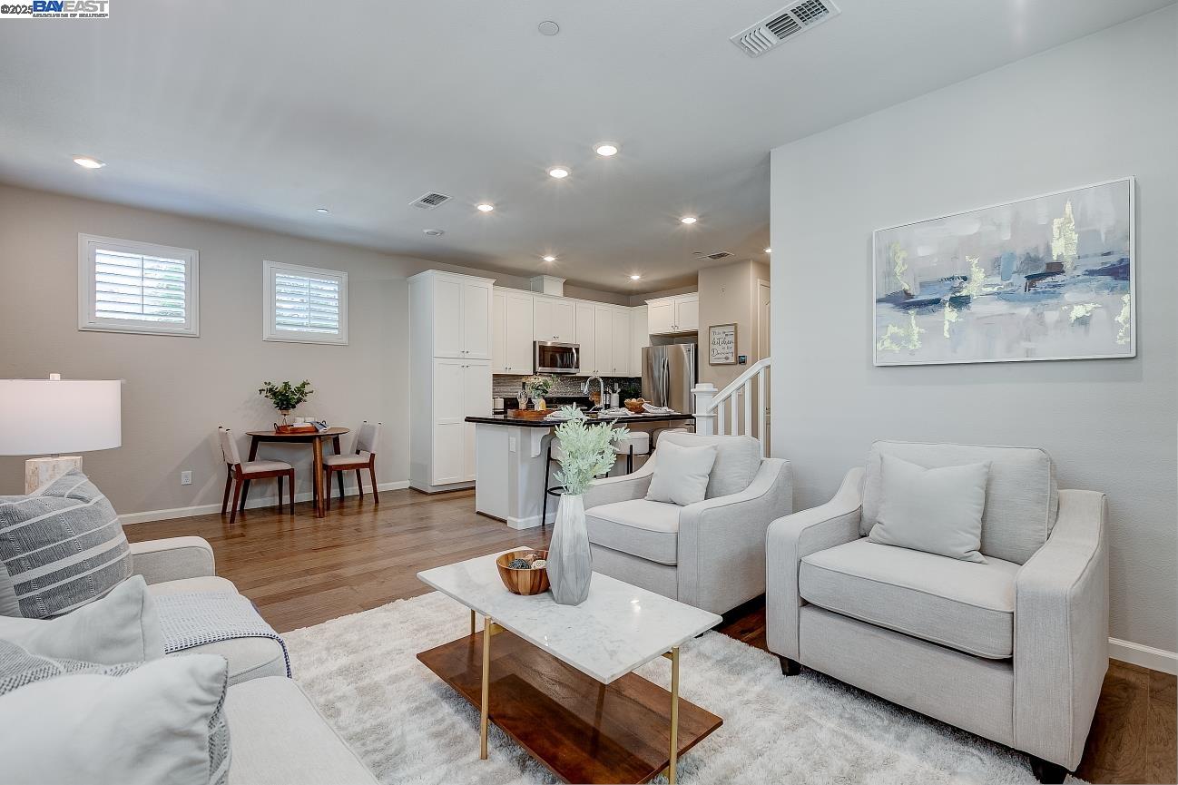 Detail Gallery Image 8 of 44 For 1513 Sylvia St, Hayward,  CA 94545 - 3 Beds | 2/1 Baths