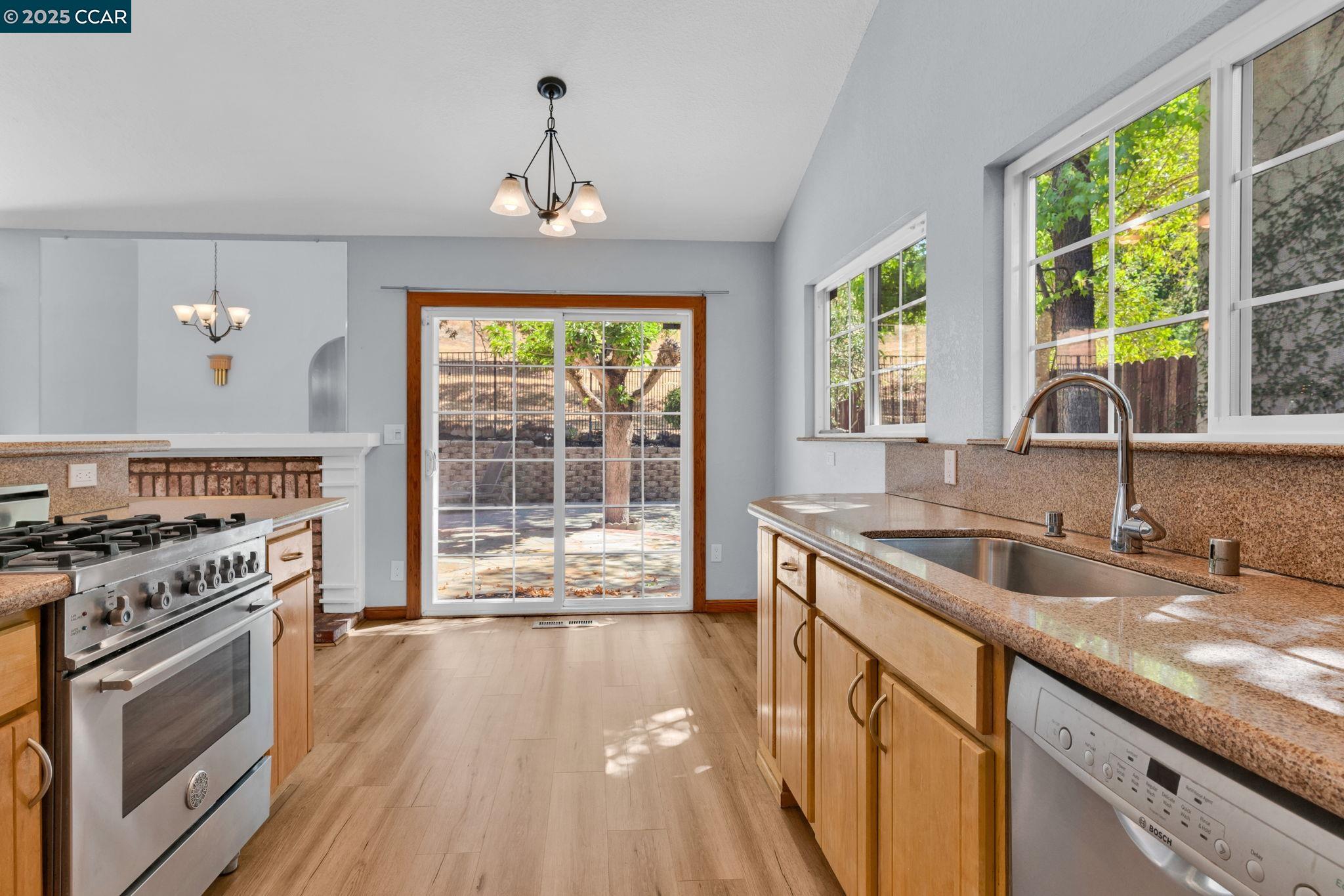 Detail Gallery Image 5 of 47 For 920 Palmer Rd, Walnut Creek,  CA 94596 - 3 Beds | 2 Baths