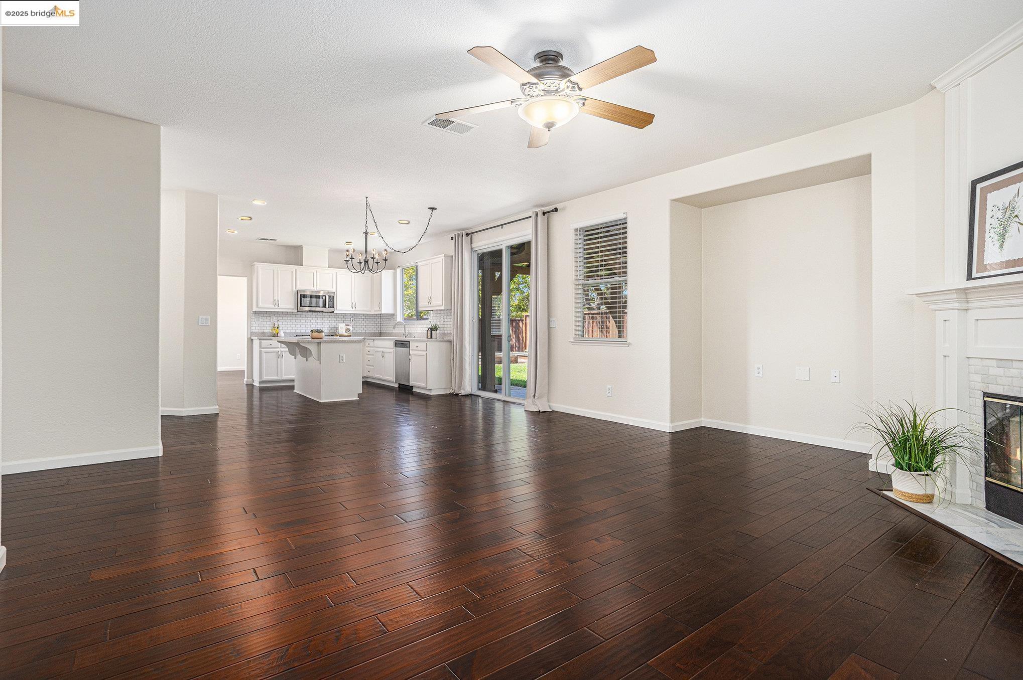 Detail Gallery Image 17 of 44 For 11 Pinenut Ct, Oakley,  CA 94561 - 6 Beds | 3 Baths