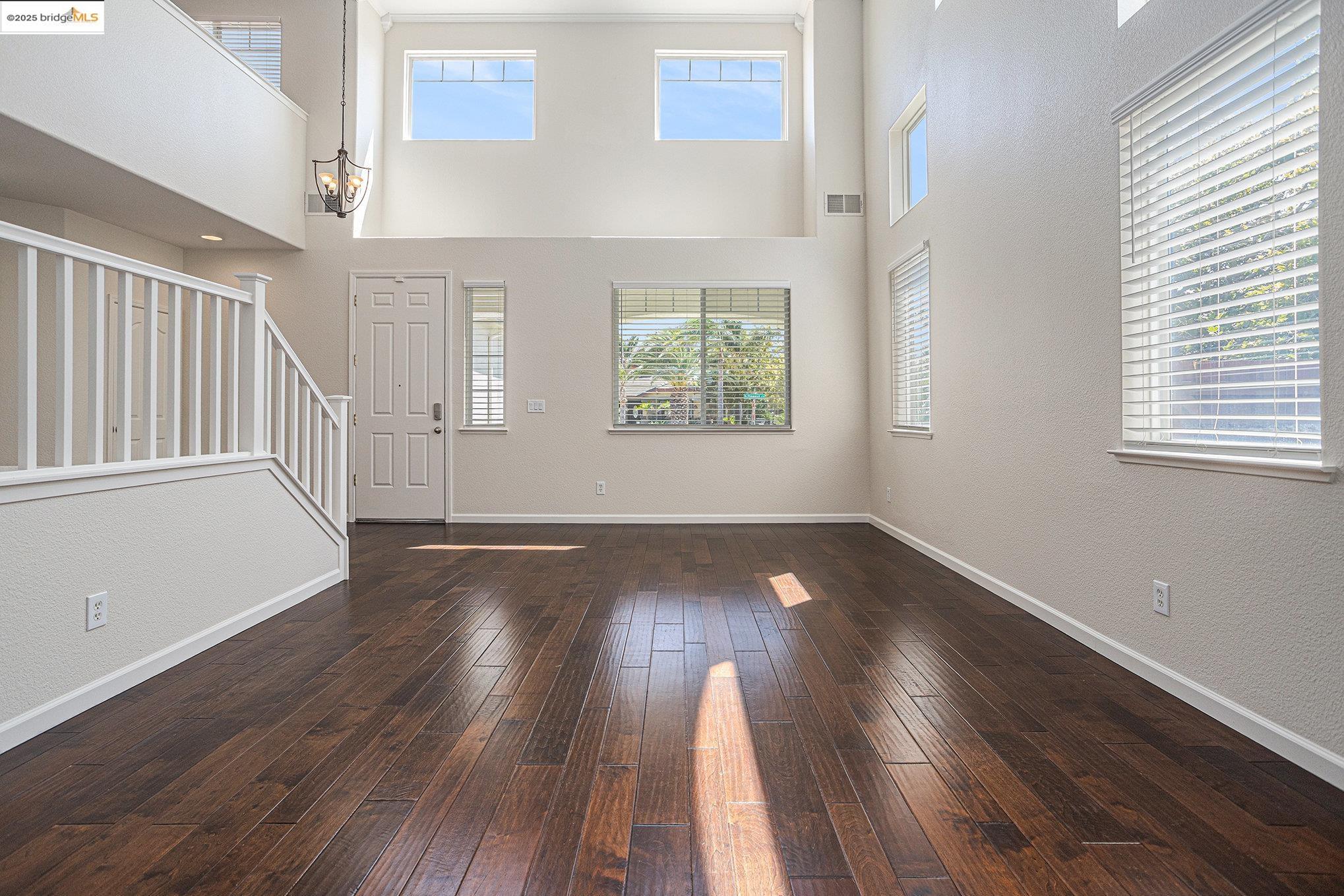 Detail Gallery Image 8 of 44 For 11 Pinenut Ct, Oakley,  CA 94561 - 6 Beds | 3 Baths