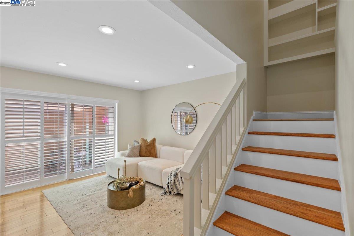 Detail Gallery Image 15 of 36 For 6117 Brigantine Dr, San Jose,  CA 95129 - 4 Beds | 2/1 Baths