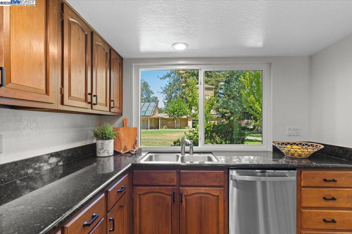 Detail Gallery Image 16 of 36 For 6117 Brigantine Dr, San Jose,  CA 95129 - 4 Beds | 2/1 Baths