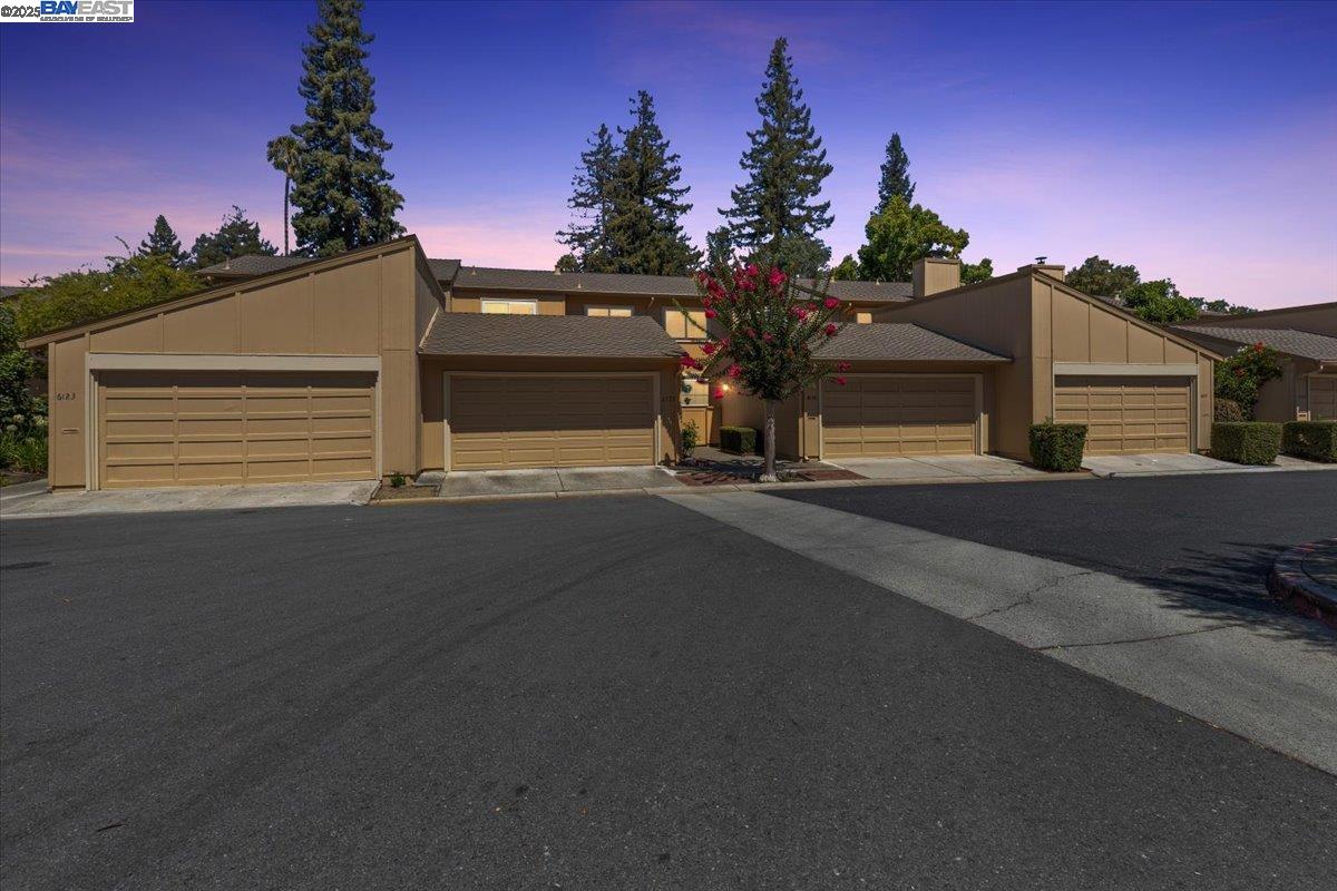 Detail Gallery Image 3 of 36 For 6117 Brigantine Dr, San Jose,  CA 95129 - 4 Beds | 2/1 Baths