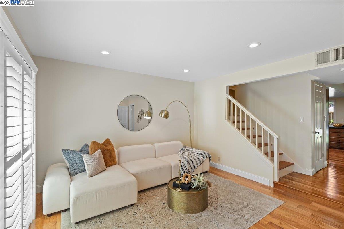 Detail Gallery Image 27 of 36 For 6117 Brigantine Dr, San Jose,  CA 95129 - 4 Beds | 2/1 Baths