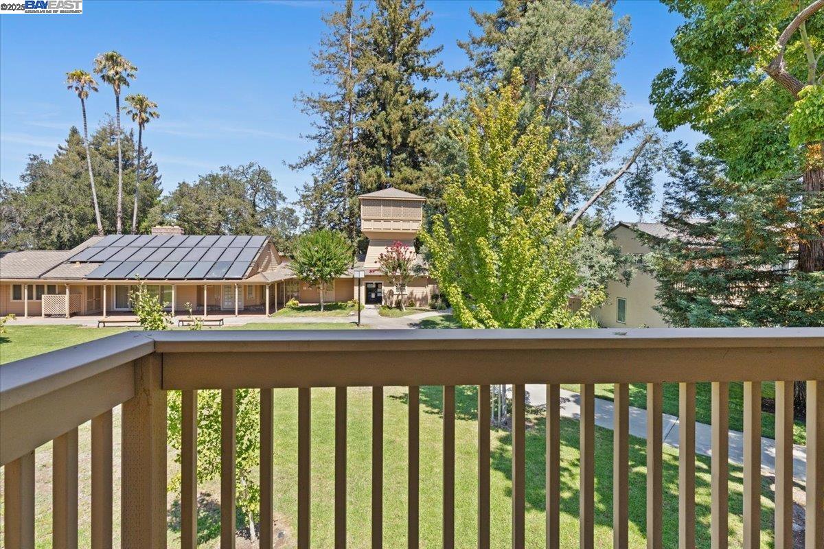 Detail Gallery Image 5 of 36 For 6117 Brigantine Dr, San Jose,  CA 95129 - 4 Beds | 2/1 Baths