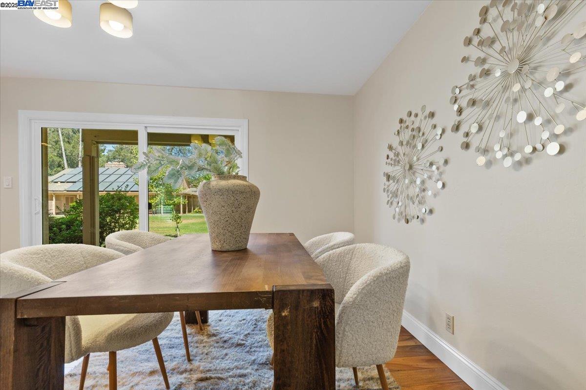 Detail Gallery Image 9 of 36 For 6117 Brigantine Dr, San Jose,  CA 95129 - 4 Beds | 2/1 Baths