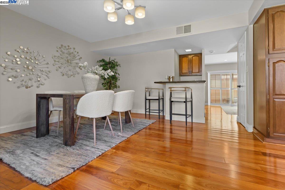 Detail Gallery Image 10 of 36 For 6117 Brigantine Dr, San Jose,  CA 95129 - 4 Beds | 2/1 Baths