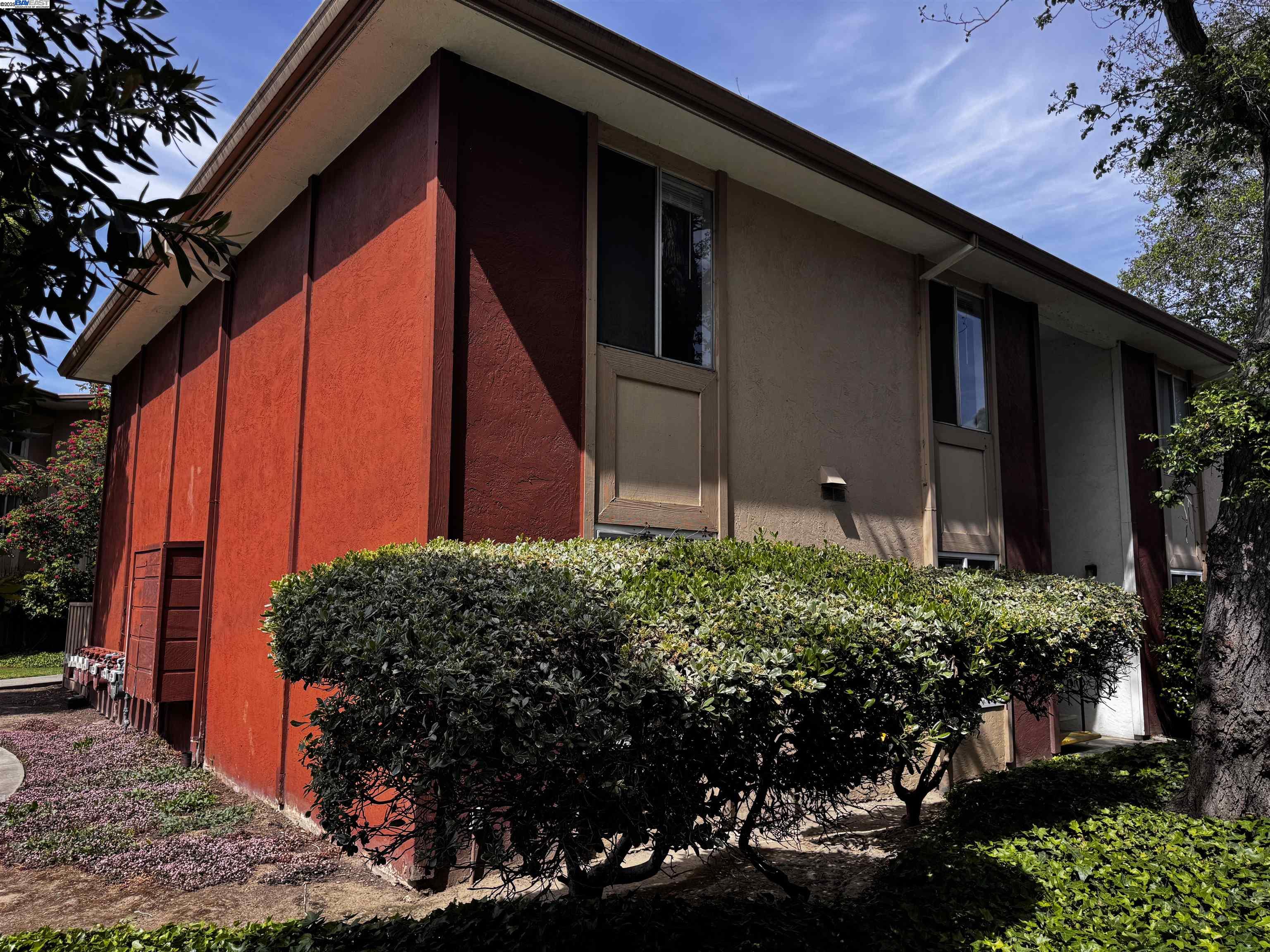 Detail Gallery Image 1 of 12 For 2755 Country Drive, Fremont,  CA 94536-5345 - 2 Beds | 1/1 Baths