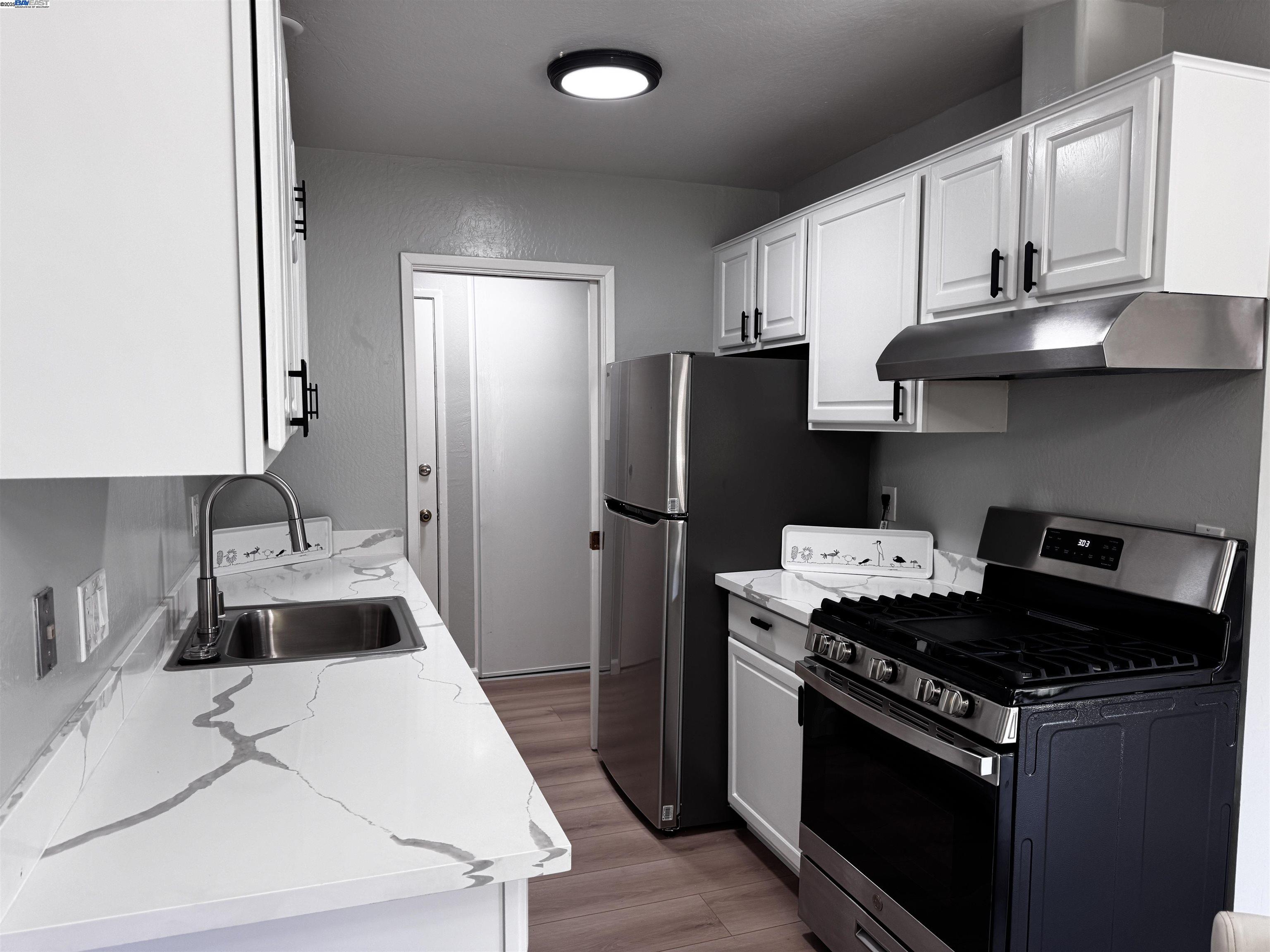 Detail Gallery Image 5 of 12 For 2755 Country Drive, Fremont,  CA 94536-5345 - 2 Beds | 1/1 Baths