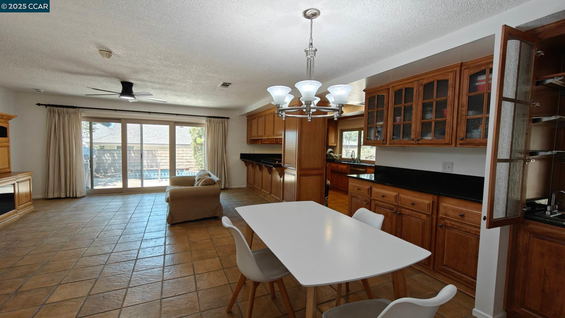Detail Gallery Image 7 of 24 For 1023 Le Conte Dr, Riverside,  CA 92507 - 4 Beds | 2 Baths