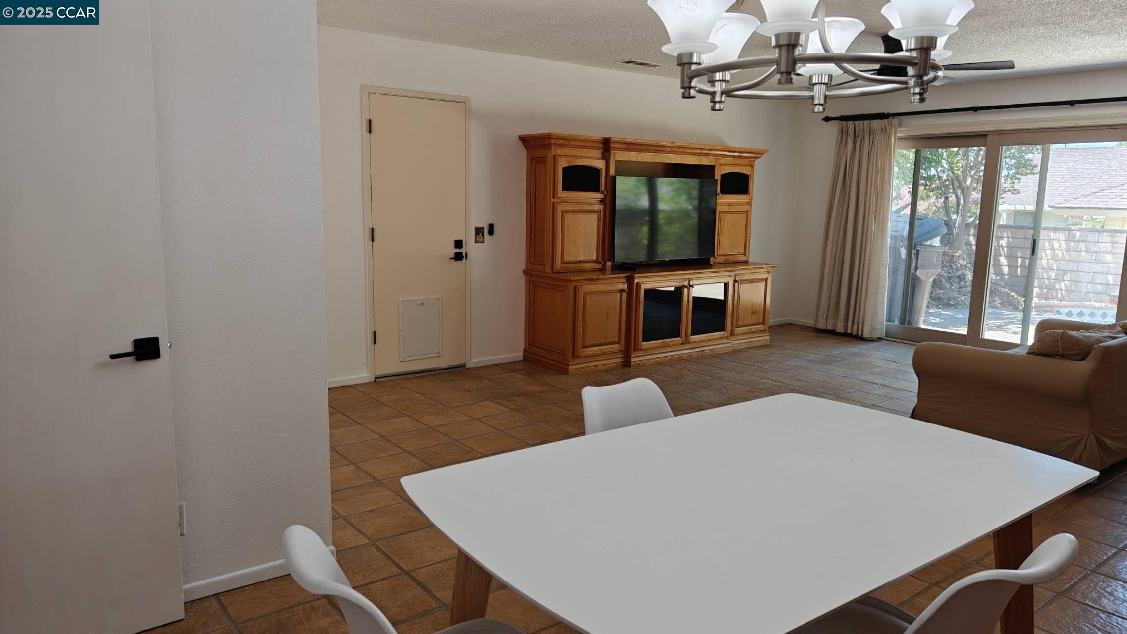 Detail Gallery Image 9 of 24 For 1023 Le Conte Dr, Riverside,  CA 92507 - 4 Beds | 2 Baths