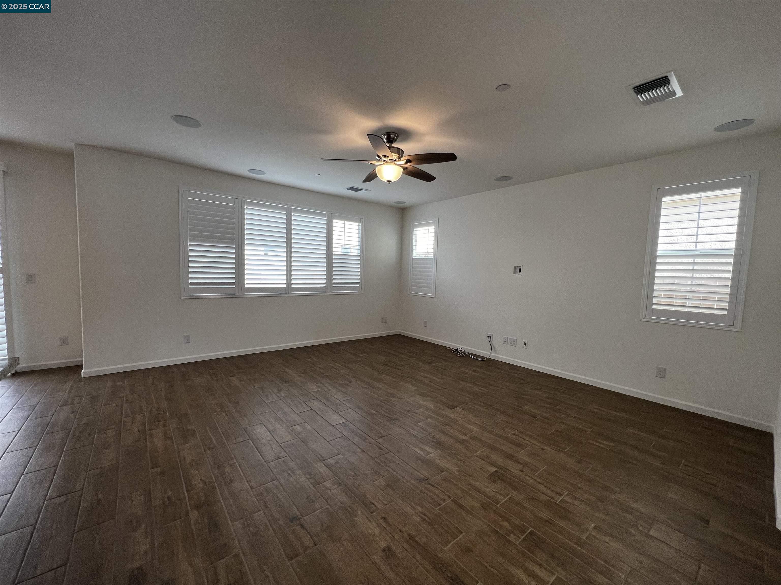 Detail Gallery Image 7 of 23 For 742 Iris Dr, Vallejo,  CA 95687 - 3 Beds | 2/1 Baths