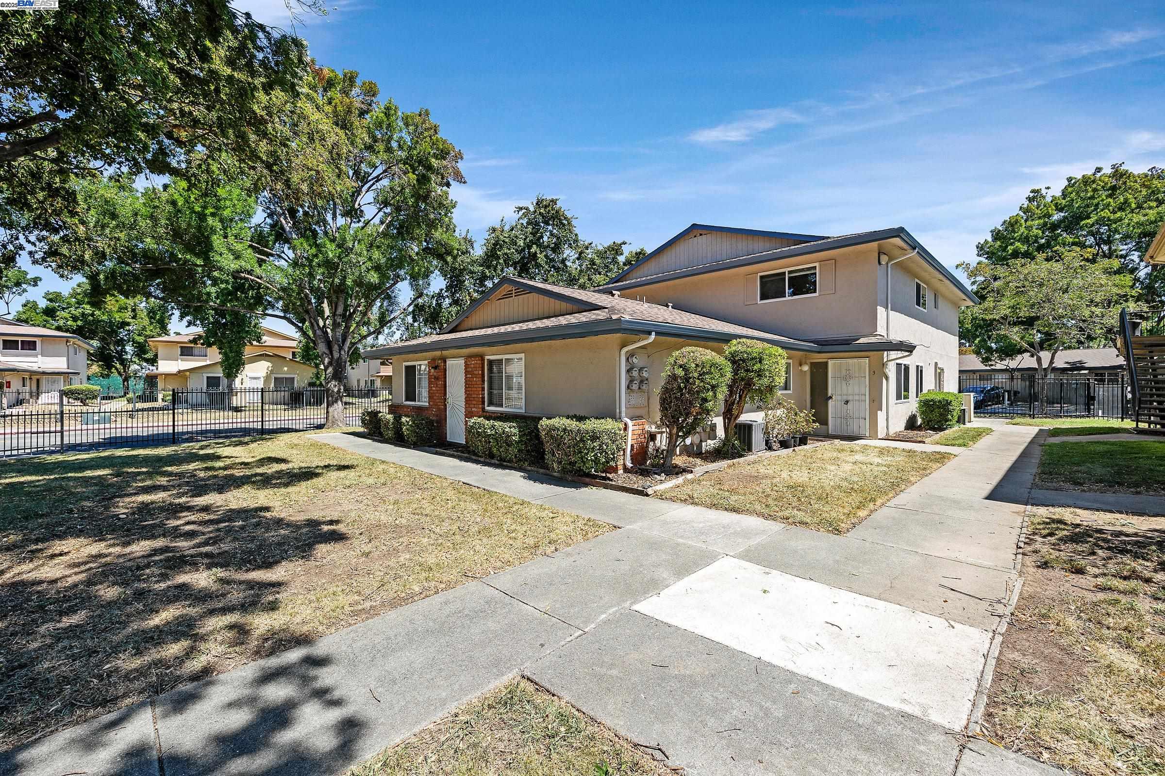 More Details about MLS # 41108433 : 2101 LEMONTREE WAY # 3