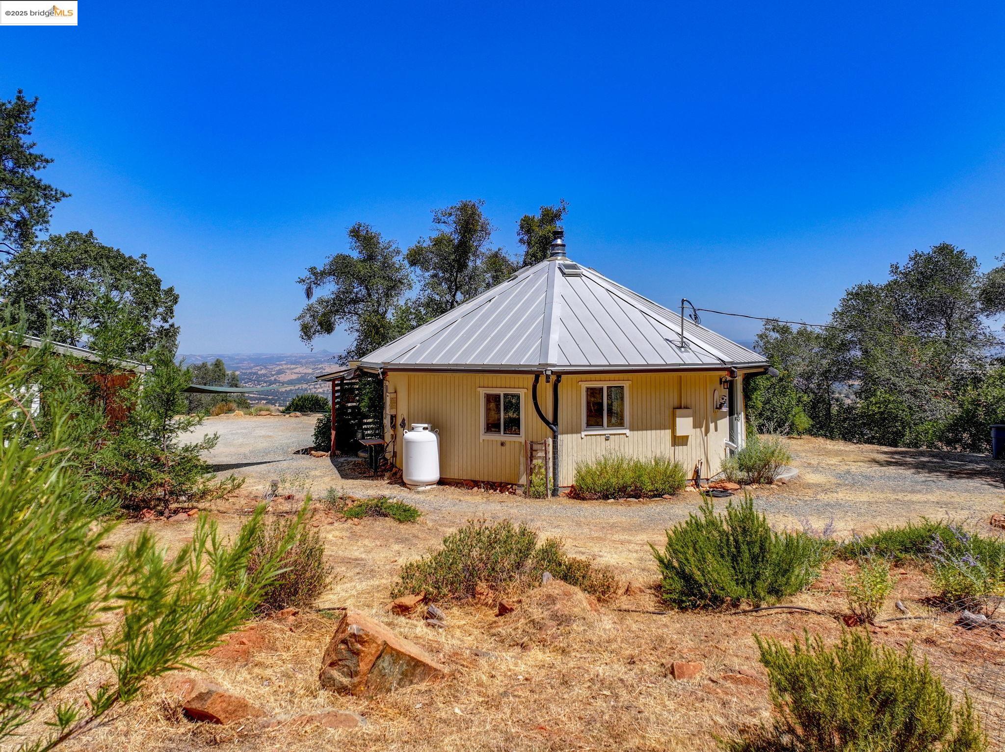 Detail Gallery Image 11 of 60 For 1244 Stallion Way, Angels Camp,  CA 95222 - 2 Beds | 1 Baths