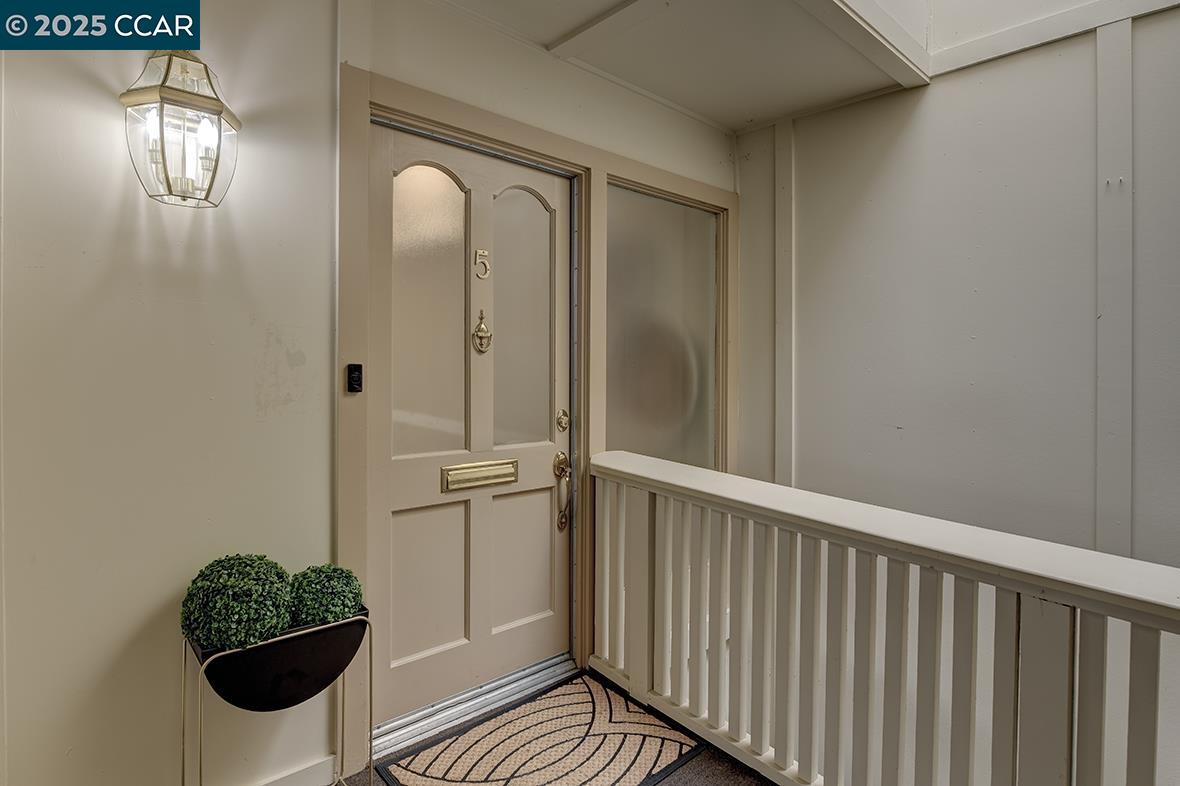 Detail Gallery Image 33 of 49 For 1112 Rockledge Ln #5,  Walnut Creek,  CA 94595 - 2 Beds | 1 Baths