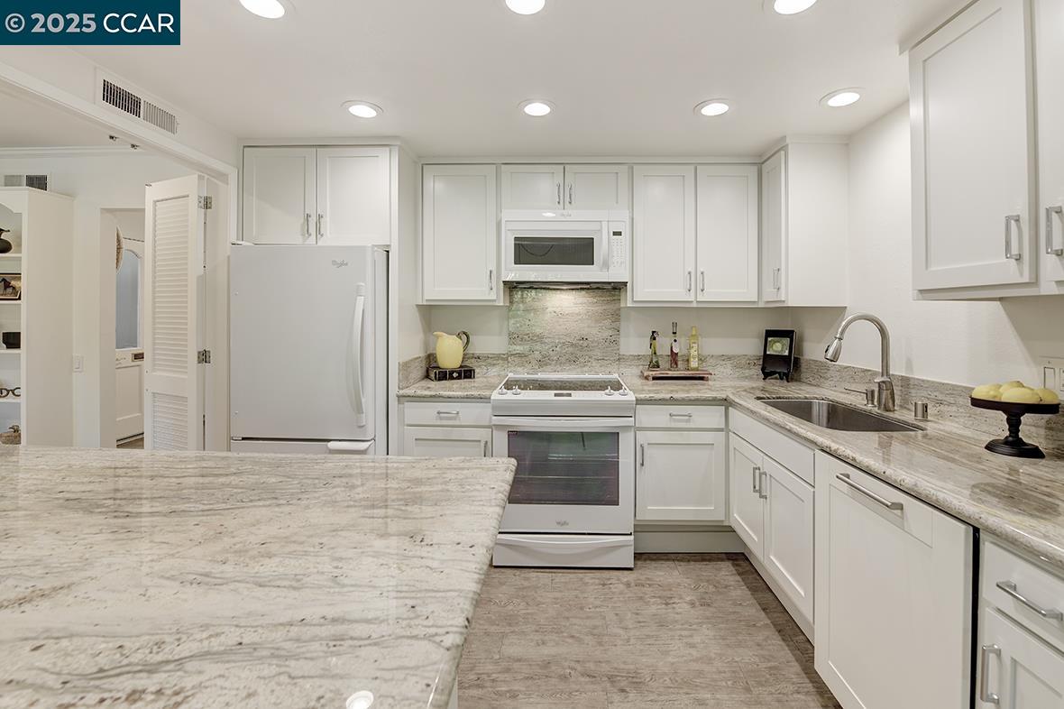 Detail Gallery Image 6 of 49 For 1112 Rockledge Ln #5,  Walnut Creek,  CA 94595 - 2 Beds | 1 Baths
