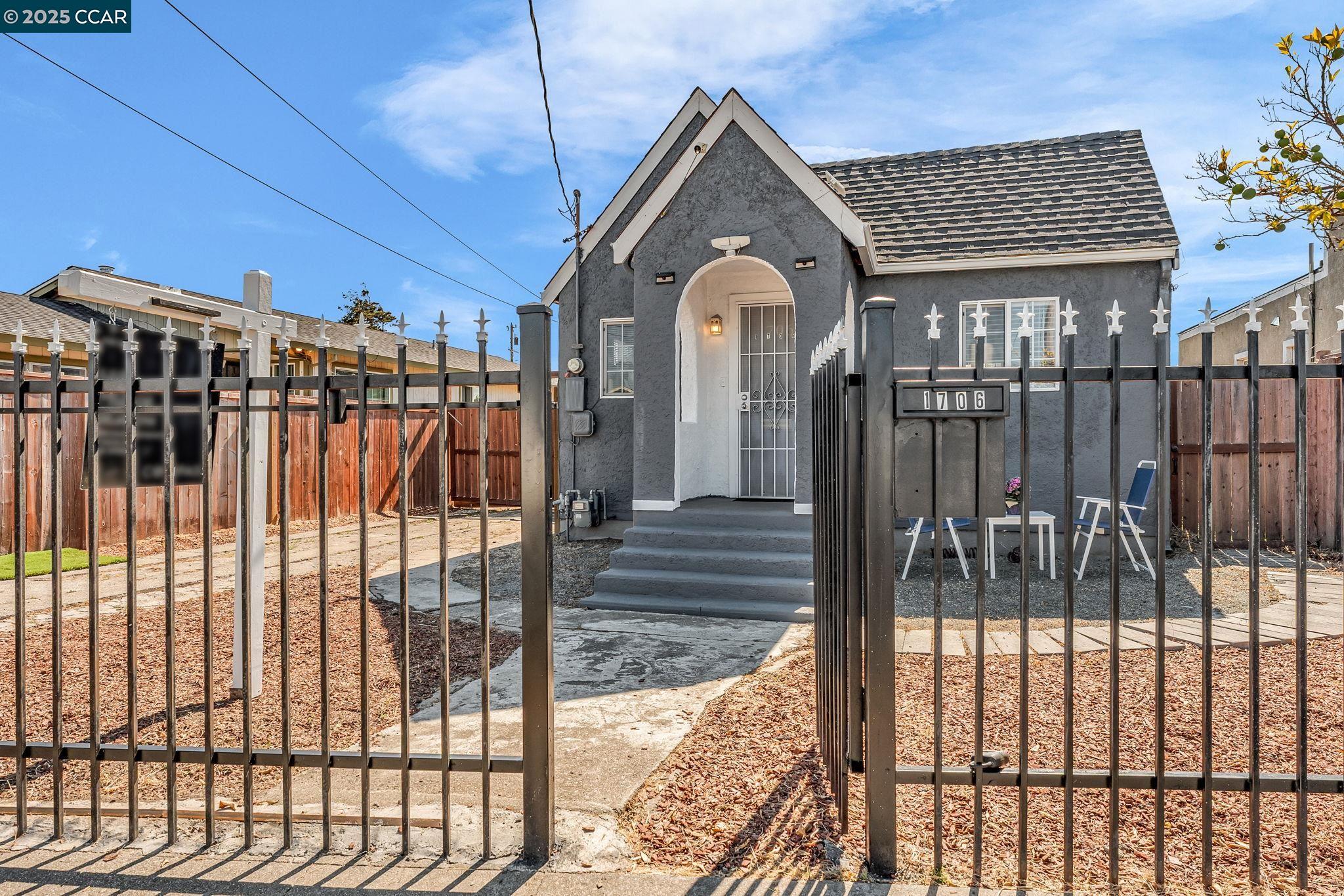Detail Gallery Image 2 of 45 For 1706 14th St, San Pablo,  CA 94806-4313 - 3 Beds | 1 Baths