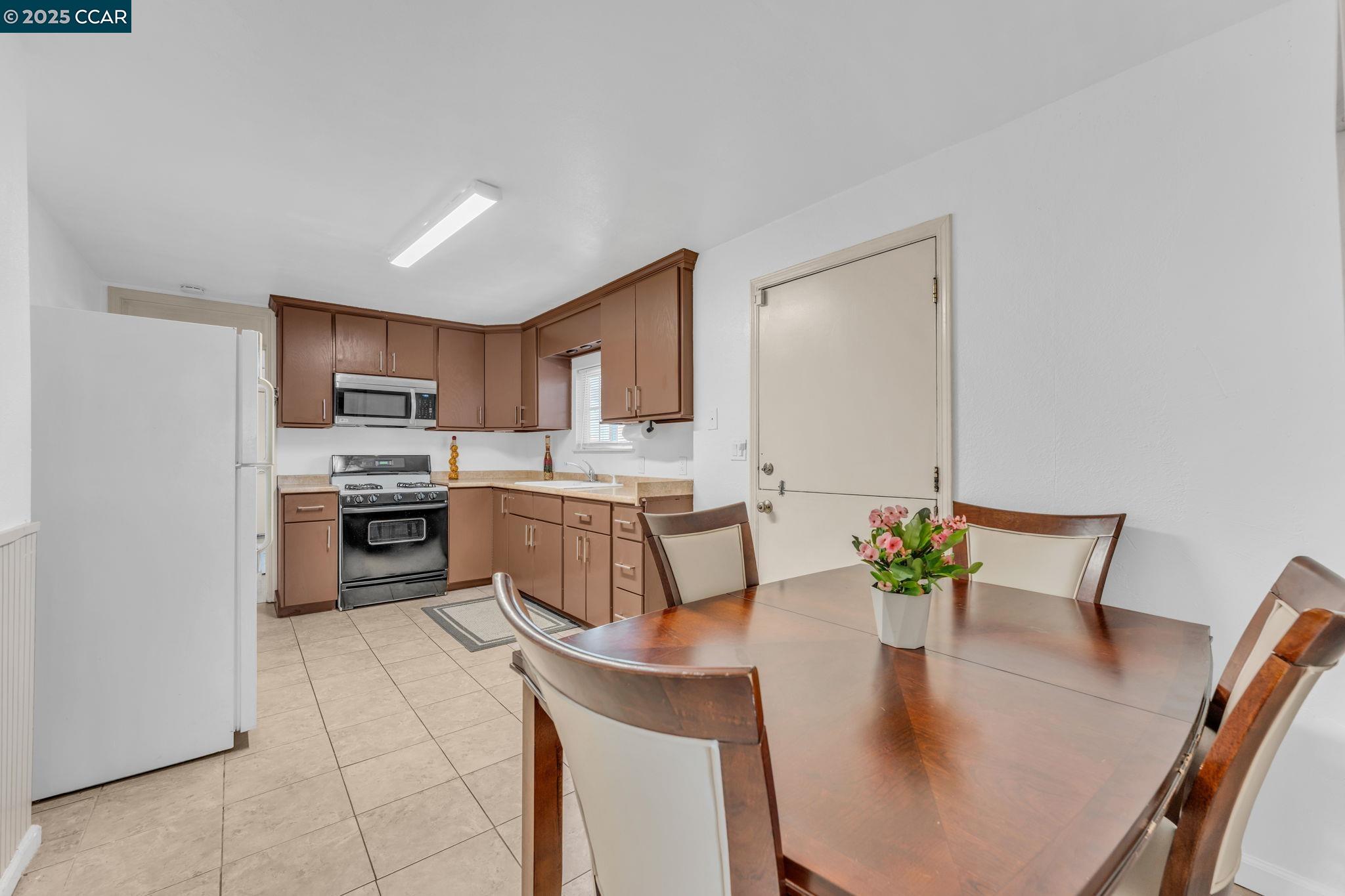 Detail Gallery Image 10 of 45 For 1706 14th St, San Pablo,  CA 94806-4313 - 3 Beds | 1 Baths