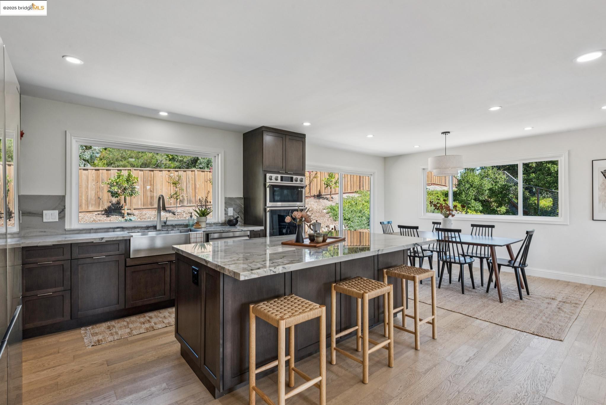 Detail Gallery Image 12 of 54 For 9 Yarmouth Ct, Oakland,  CA 94619 - 4 Beds | 3 Baths