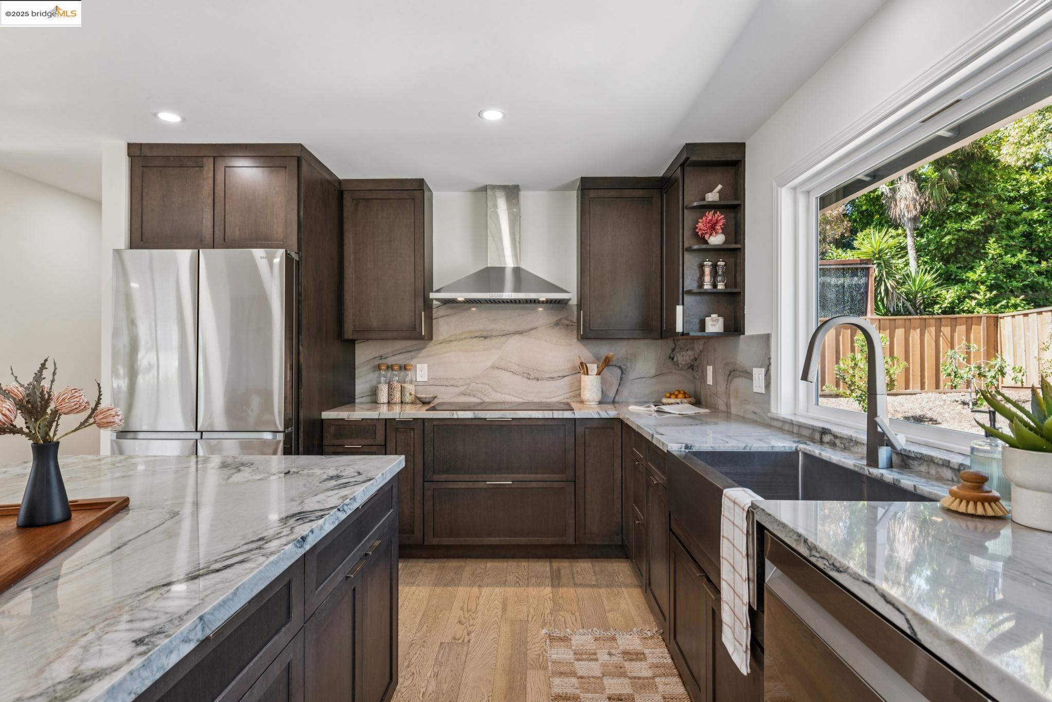 Detail Gallery Image 14 of 54 For 9 Yarmouth Ct, Oakland,  CA 94619 - 4 Beds | 3 Baths