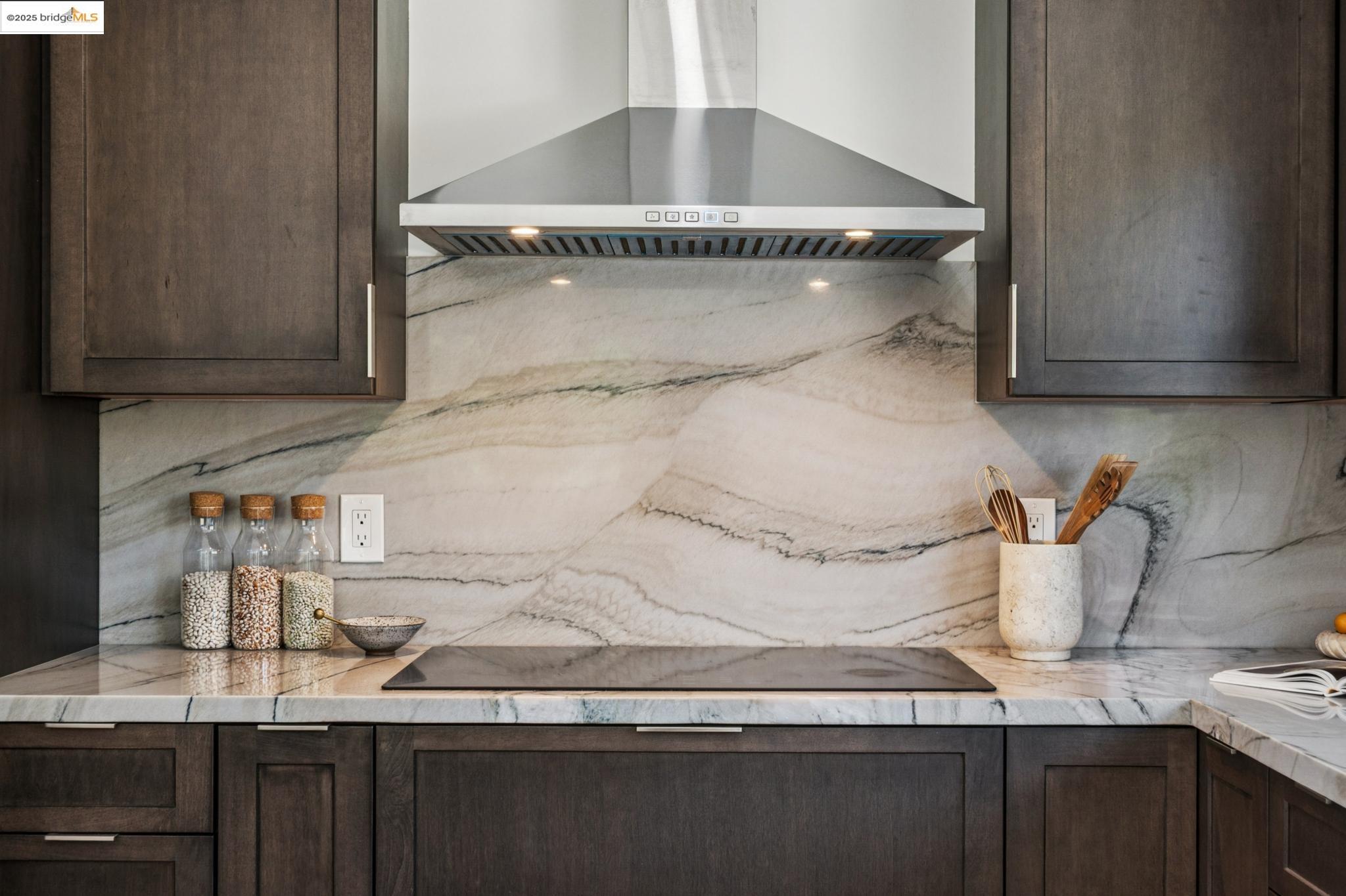 Detail Gallery Image 15 of 54 For 9 Yarmouth Ct, Oakland,  CA 94619 - 4 Beds | 3 Baths