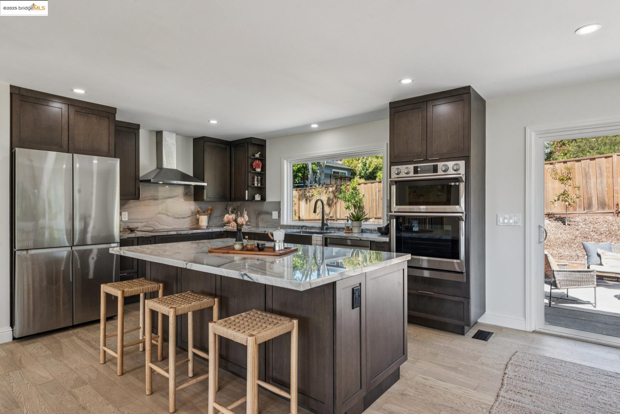 Detail Gallery Image 16 of 54 For 9 Yarmouth Ct, Oakland,  CA 94619 - 4 Beds | 3 Baths