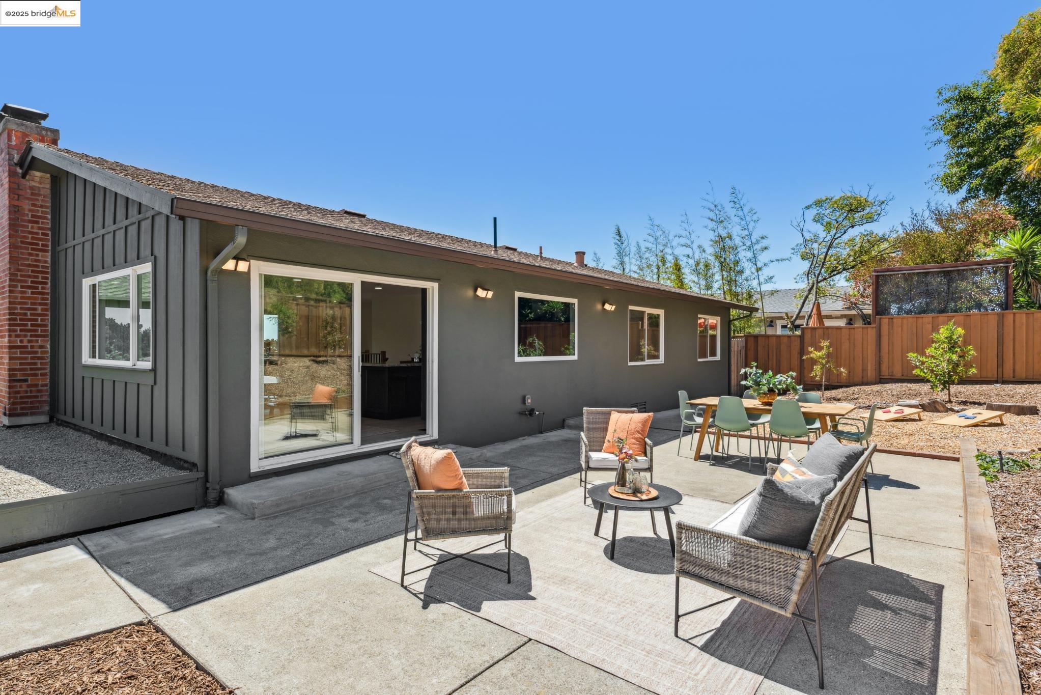 Detail Gallery Image 17 of 54 For 9 Yarmouth Ct, Oakland,  CA 94619 - 4 Beds | 3 Baths