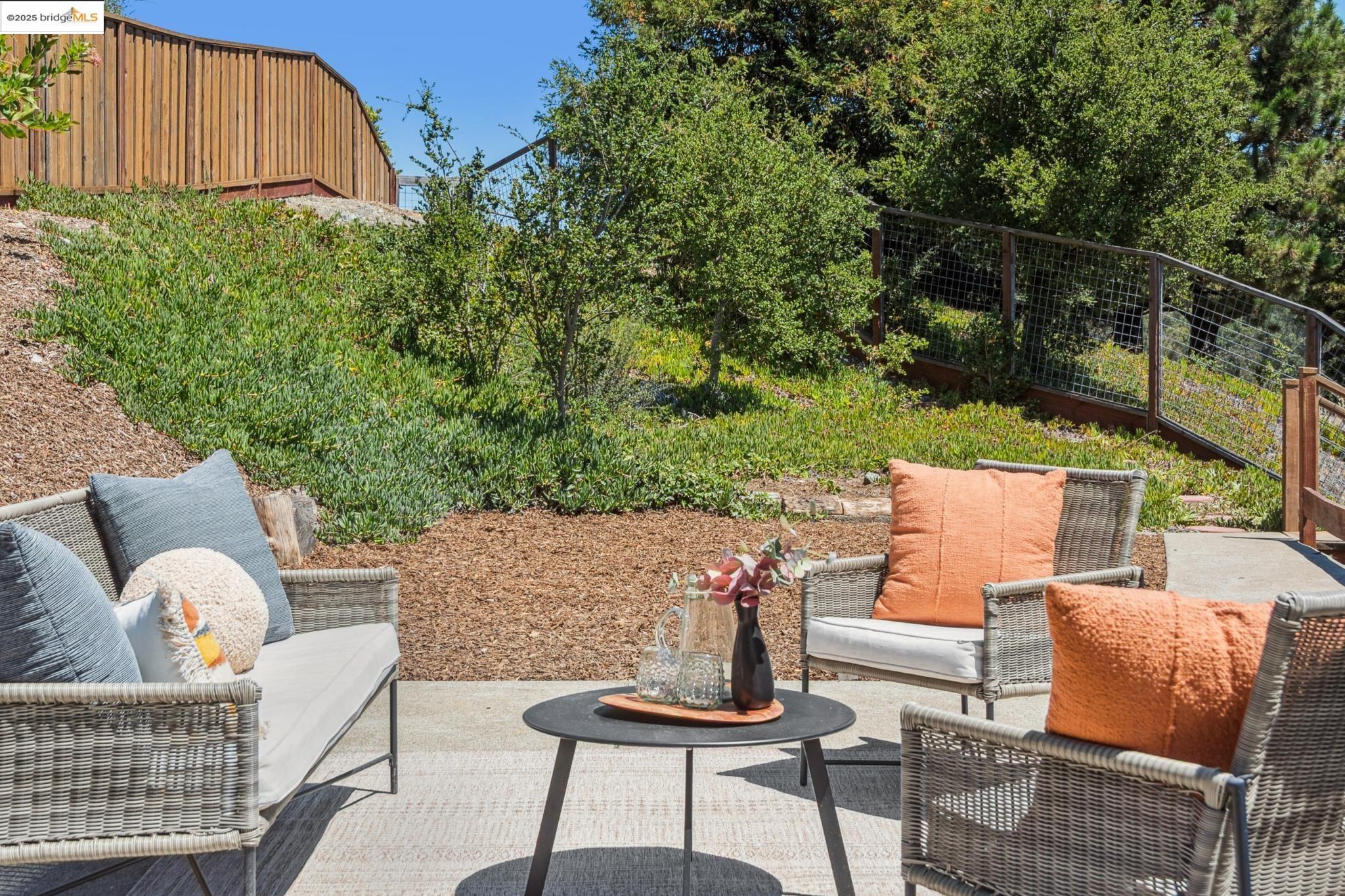 Detail Gallery Image 19 of 54 For 9 Yarmouth Ct, Oakland,  CA 94619 - 4 Beds | 3 Baths