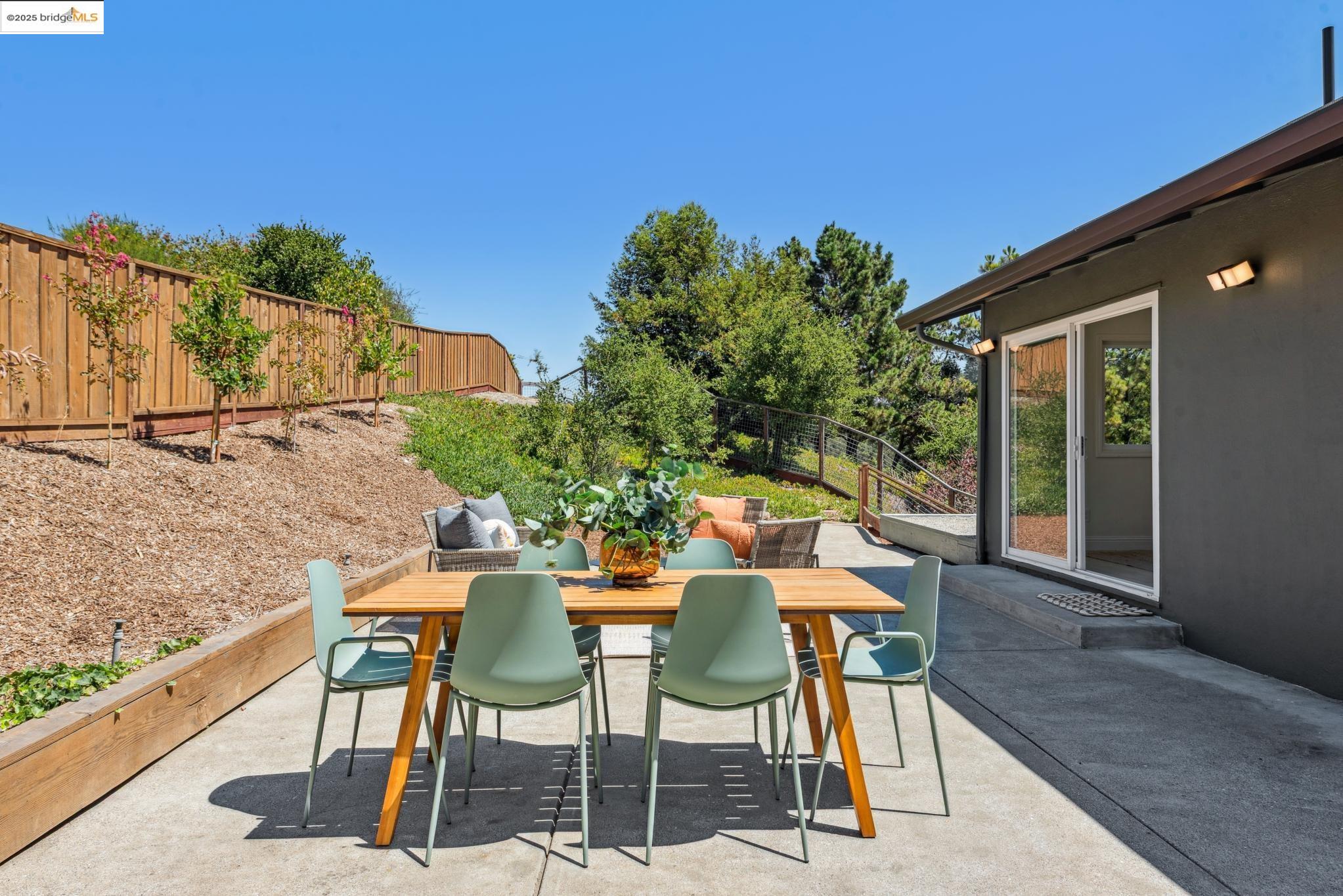 Detail Gallery Image 20 of 54 For 9 Yarmouth Ct, Oakland,  CA 94619 - 4 Beds | 3 Baths