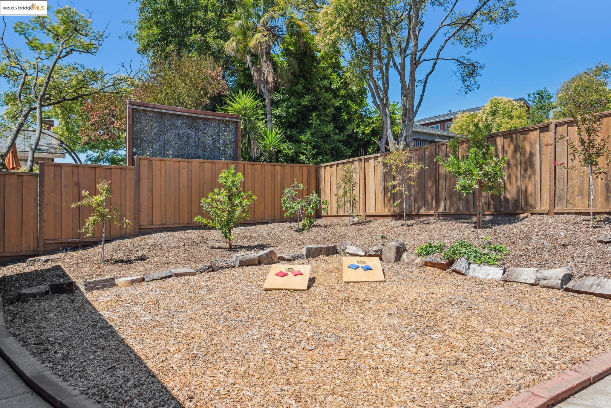 Detail Gallery Image 21 of 54 For 9 Yarmouth Ct, Oakland,  CA 94619 - 4 Beds | 3 Baths