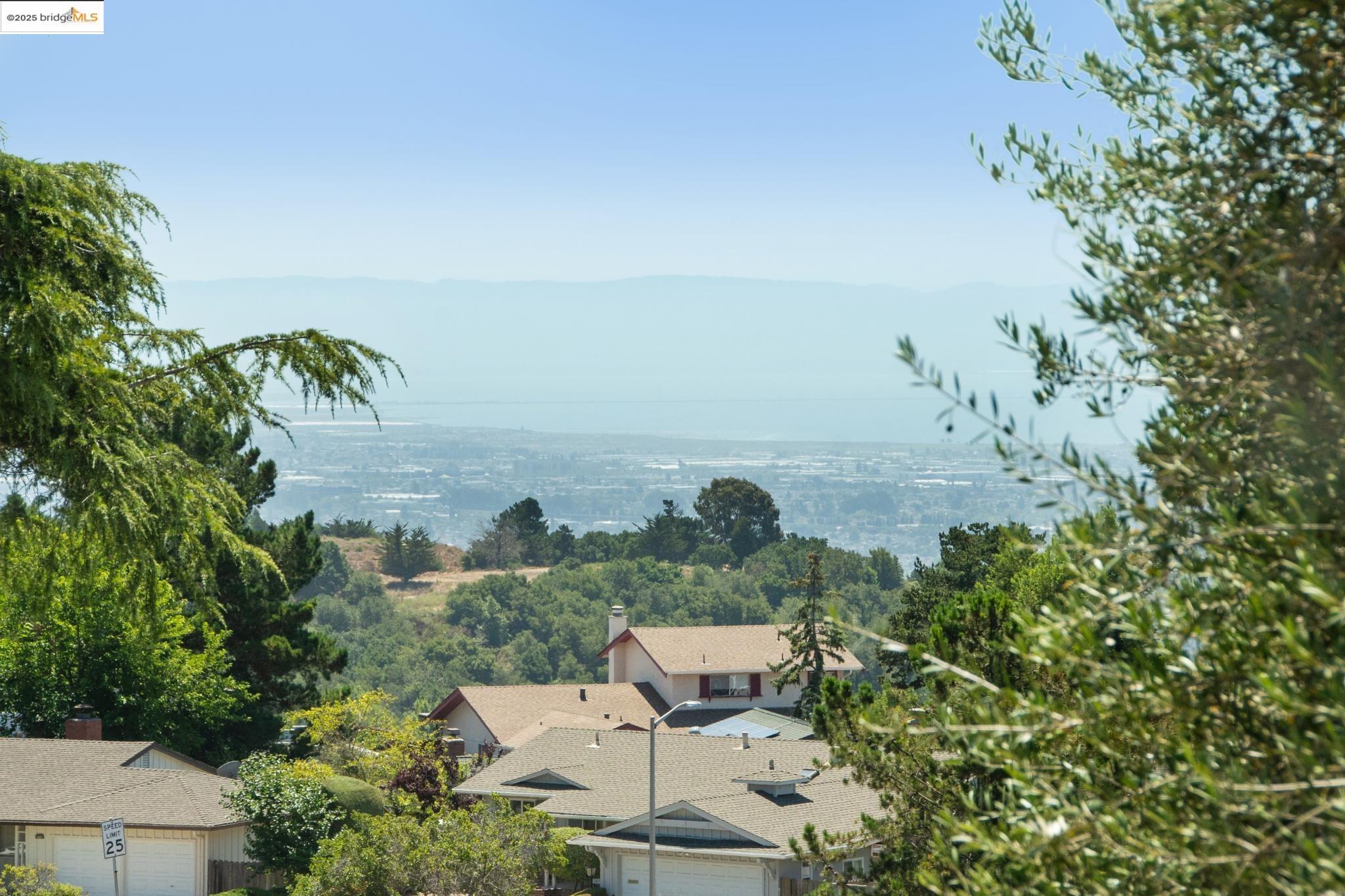 Detail Gallery Image 24 of 54 For 9 Yarmouth Ct, Oakland,  CA 94619 - 4 Beds | 3 Baths