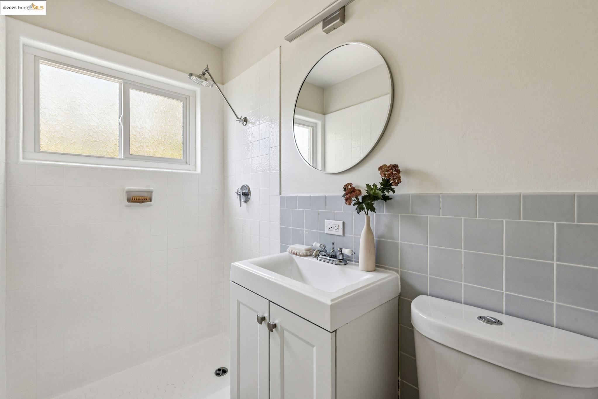 Detail Gallery Image 25 of 54 For 9 Yarmouth Ct, Oakland,  CA 94619 - 4 Beds | 3 Baths
